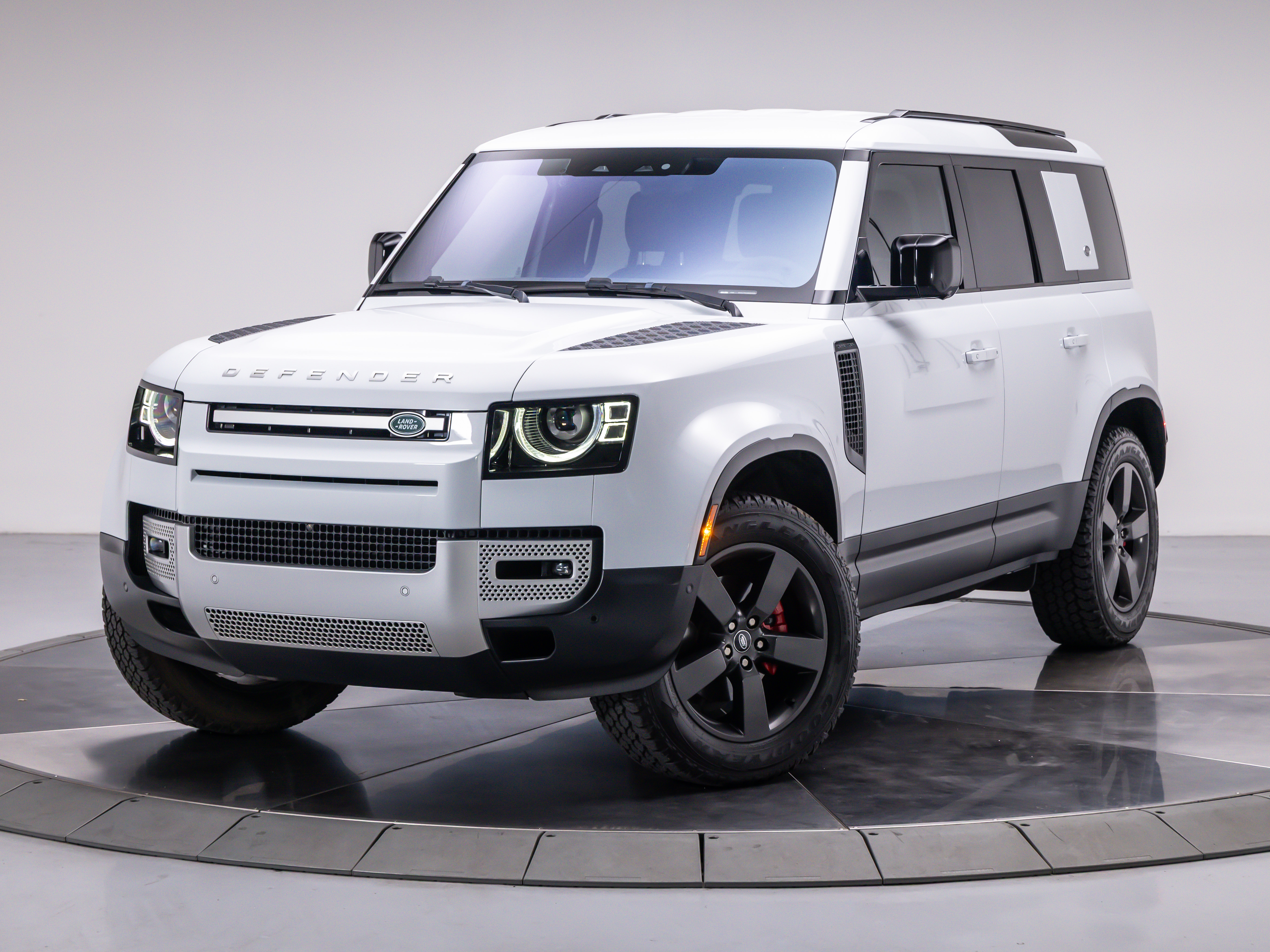 2021 Land Rover Defender 110 S photo 3