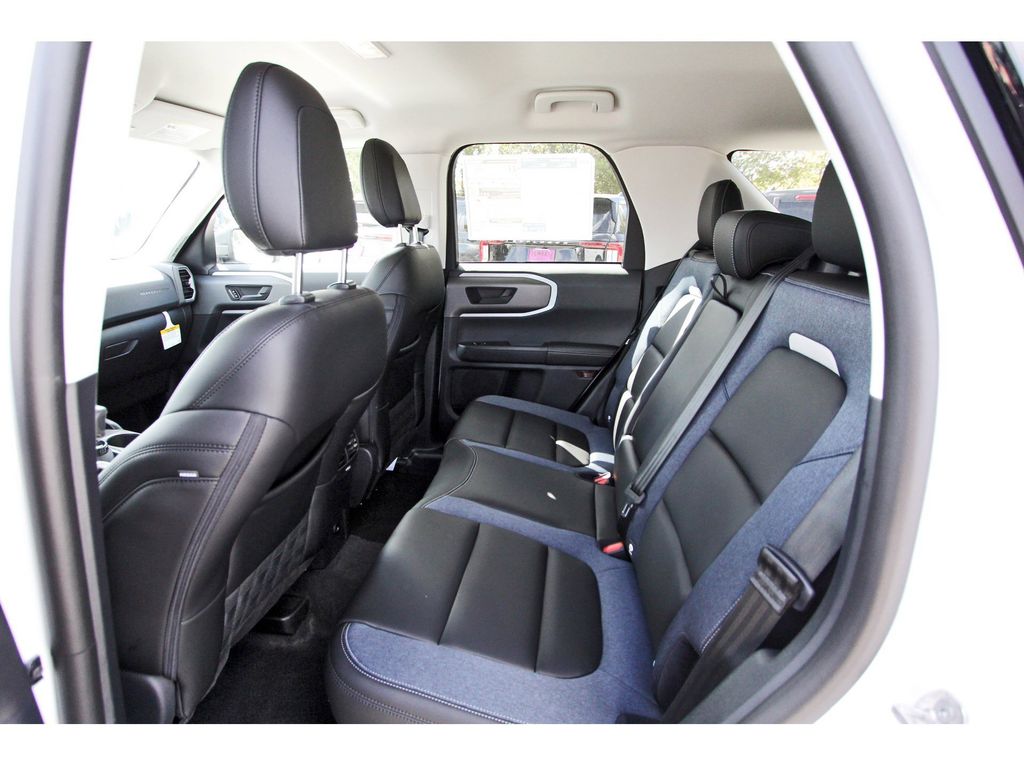 2025 Ford Bronco Sport Outer Banks photo 2