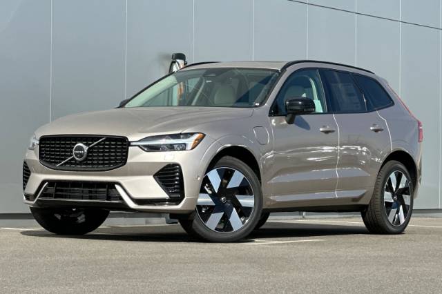 2025 Volvo XC60 Plug-In Hybrid T8 Plus