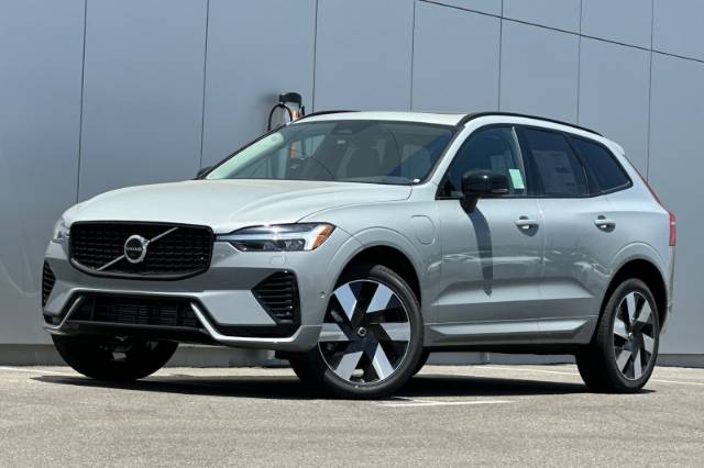 2025 Volvo XC60 Plug-In Hybrid T8 Plus
