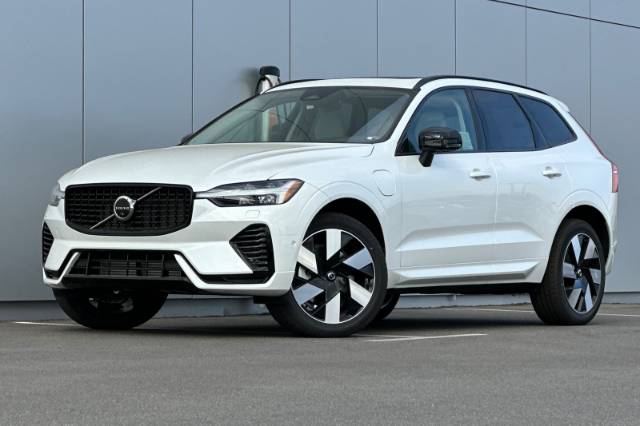 2025 Volvo XC60 Plug-In Hybrid T8 Plus