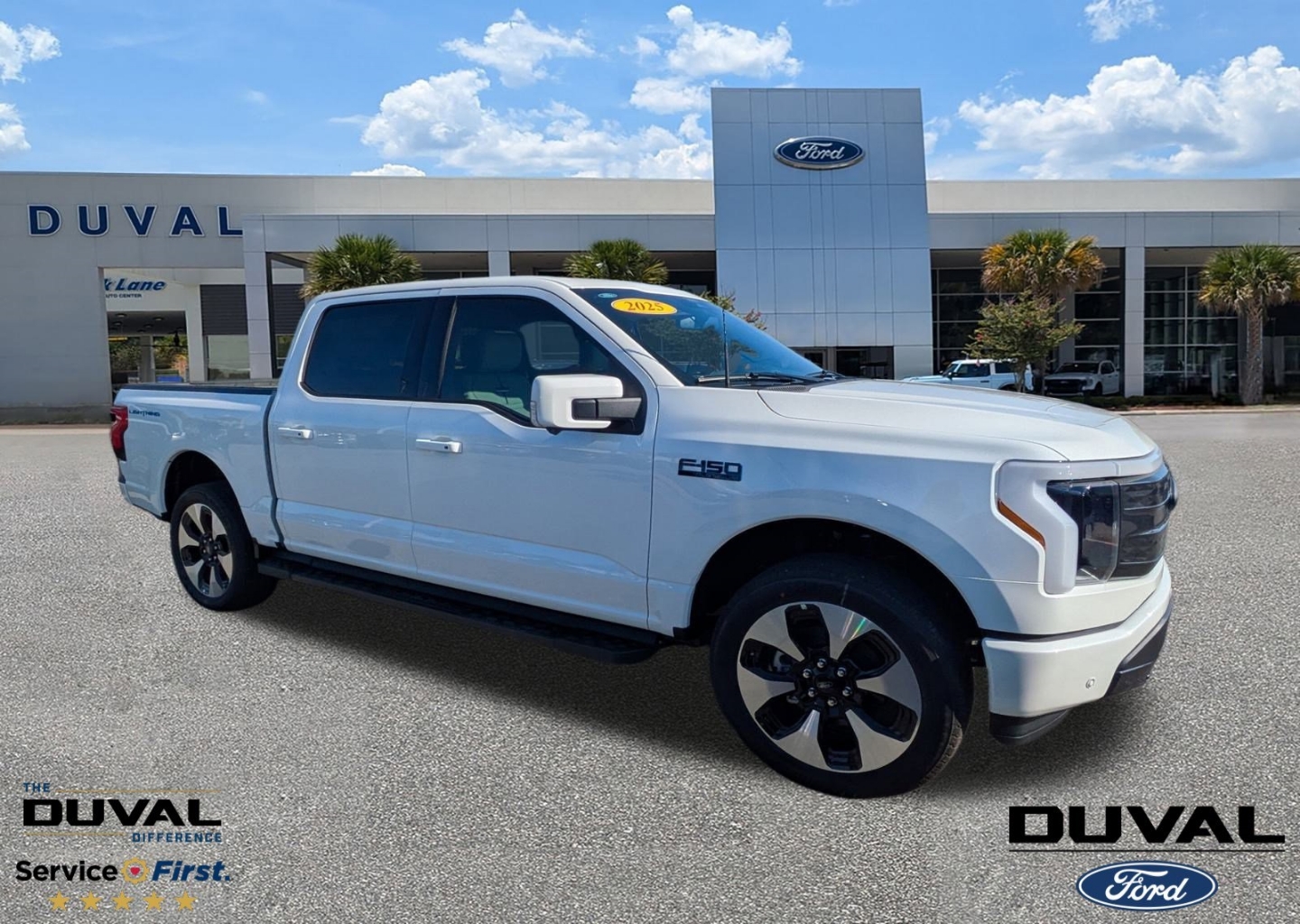 2025 Ford F-150 Lightning Platinum's photo