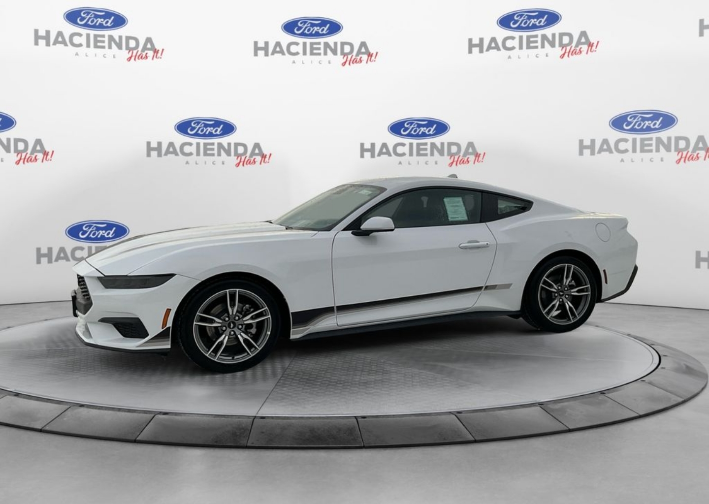 2025 Ford Mustang EcoBoost's photo