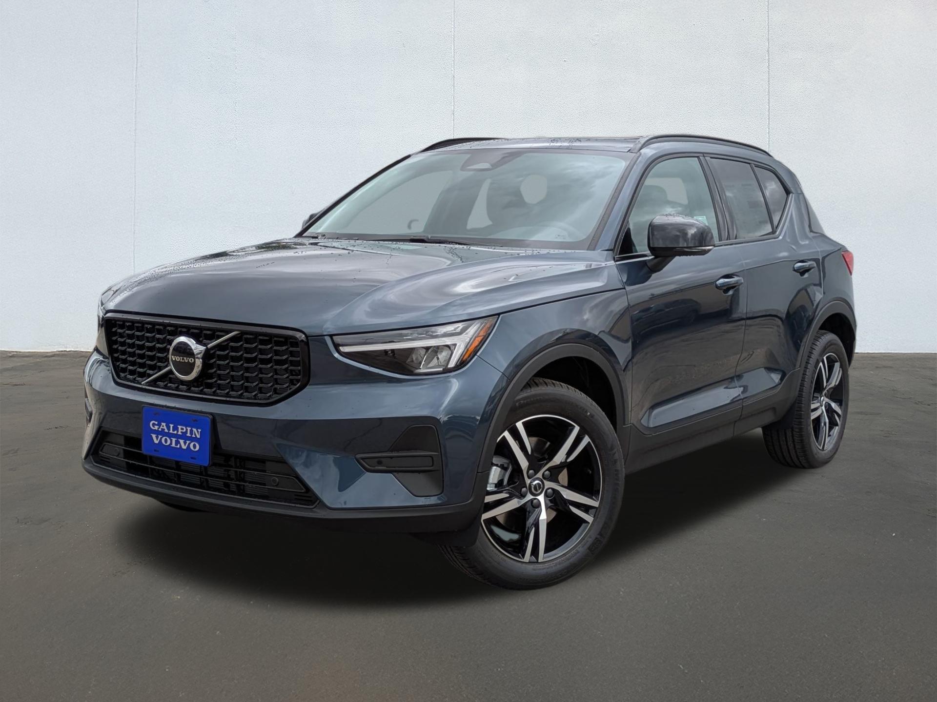 New 2026 Volvo XC40 B4 Core