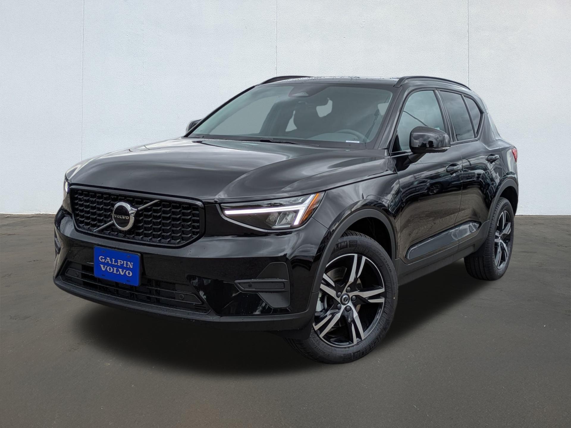 New 2026 Volvo XC40 B4 Core