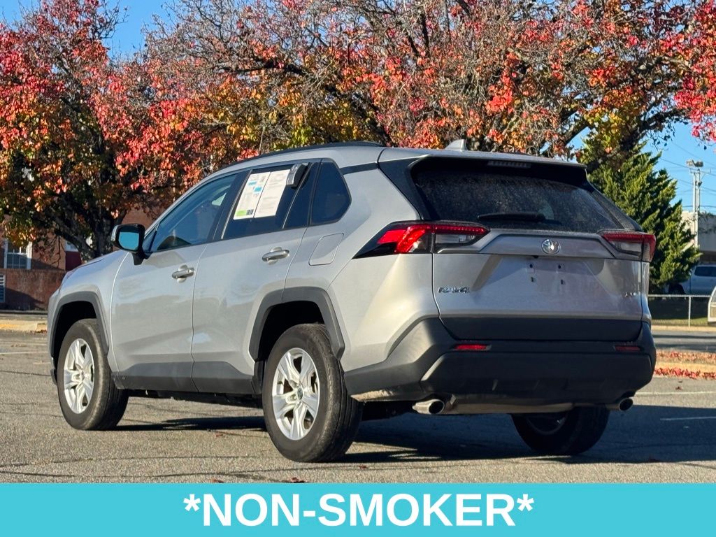 2021 Toyota RAV4 XLE photo 2