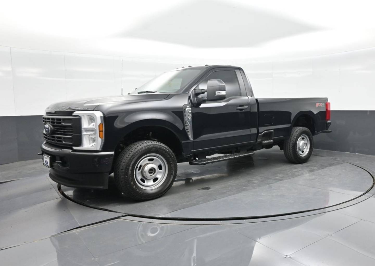2024 Ford F-350 Super Duty XL's photo