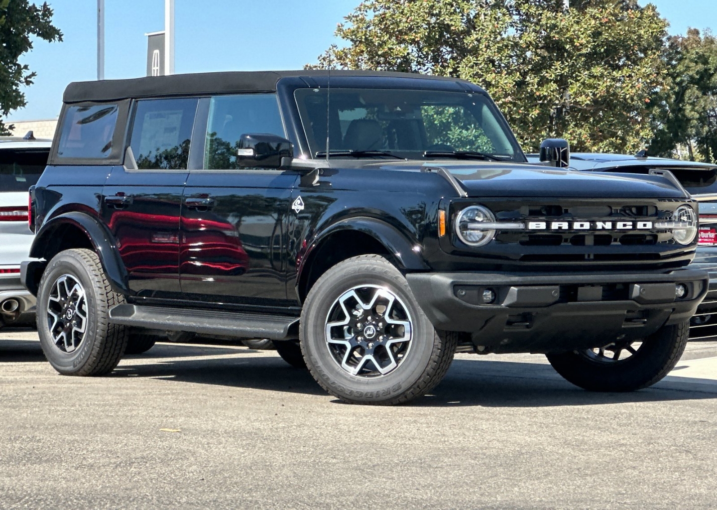 2025 Ford Bronco 4-Door Outer Banks's photo