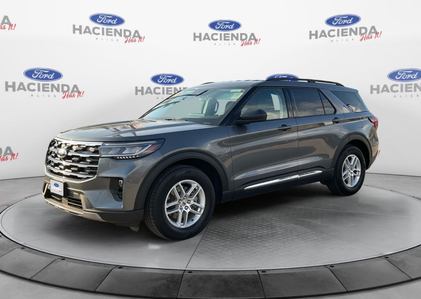 2025 Ford Explorer Active's photo