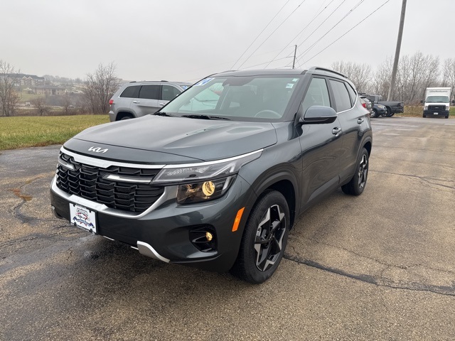 2024 Kia Seltos EX photo 2