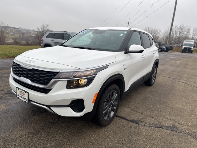 2023 Kia Seltos LX photo 3