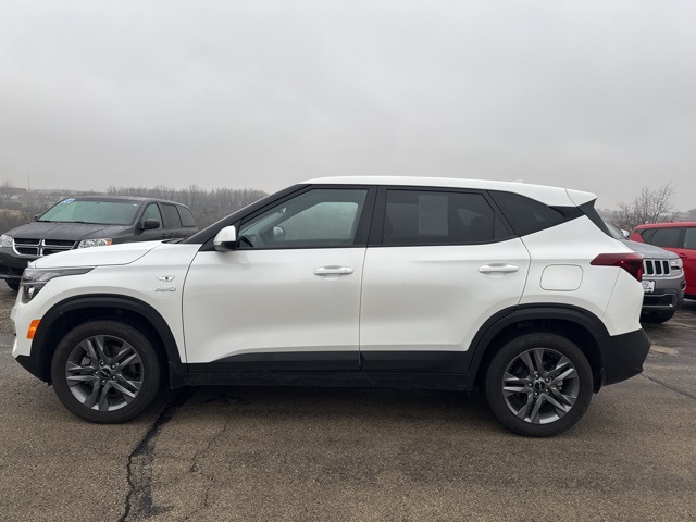 2023 Kia Seltos LX photo 4