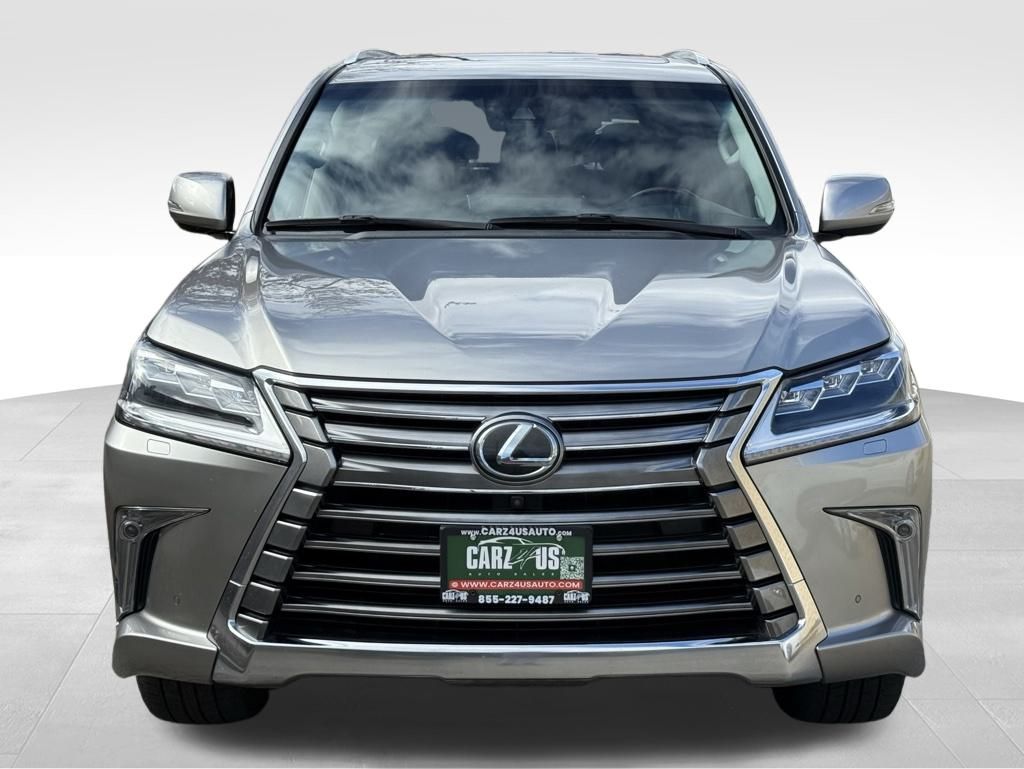 2017 Lexus LX 570 photo 2