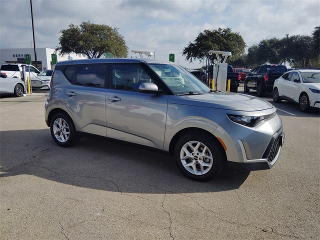 Used 2023 Kia Soul LX