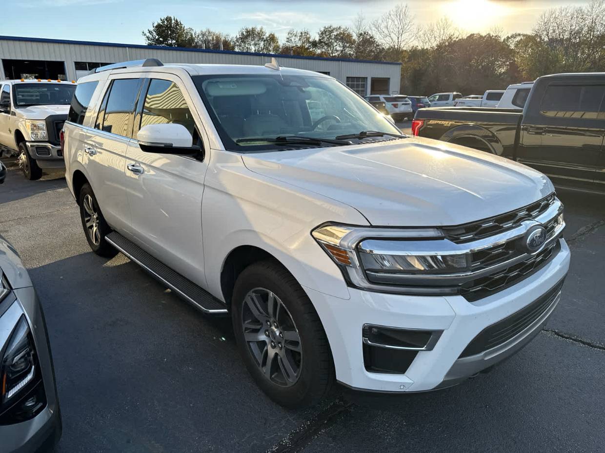 2023 Ford Expedition Limited's photo