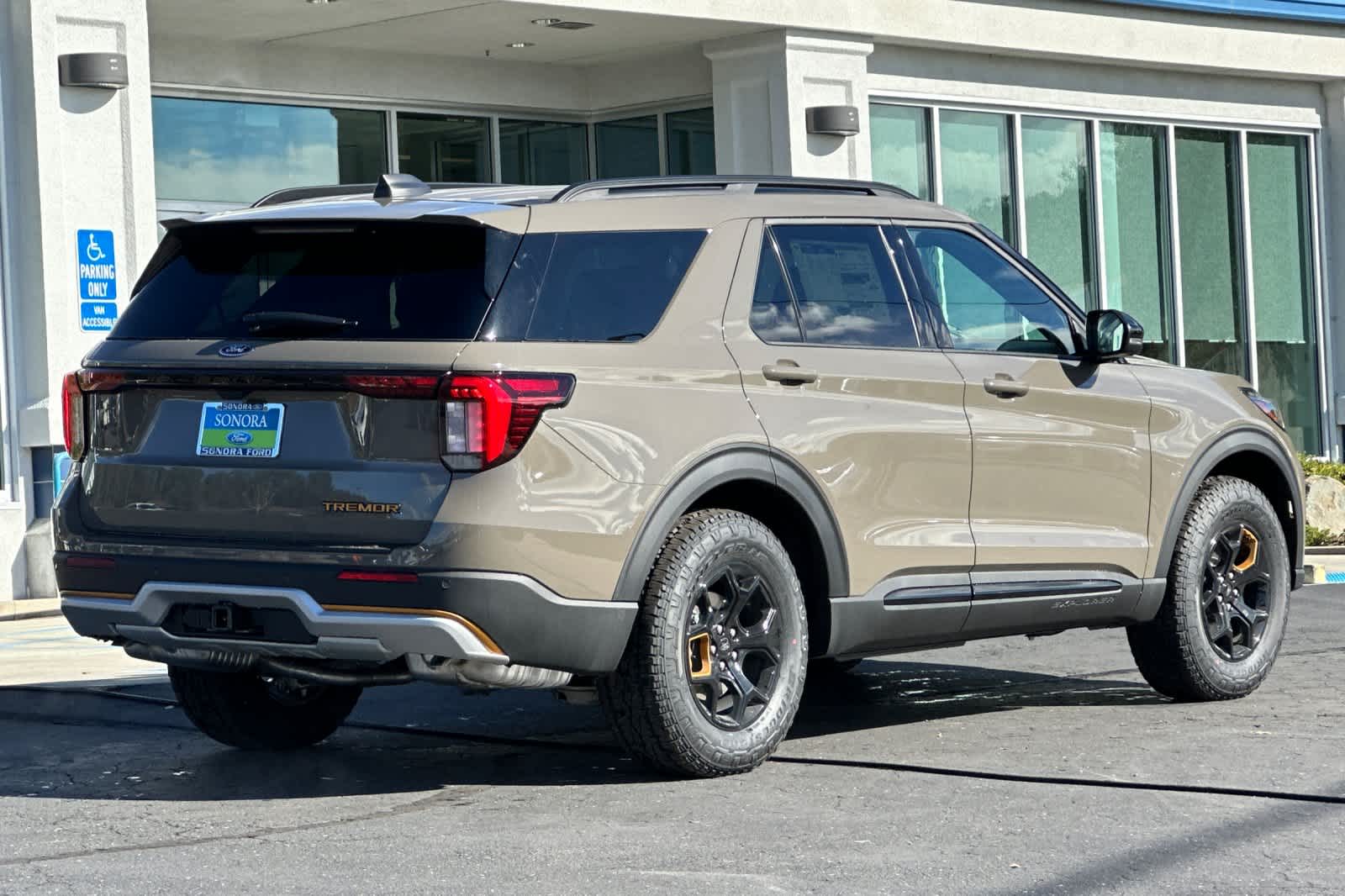 2026 Ford Explorer photo 2