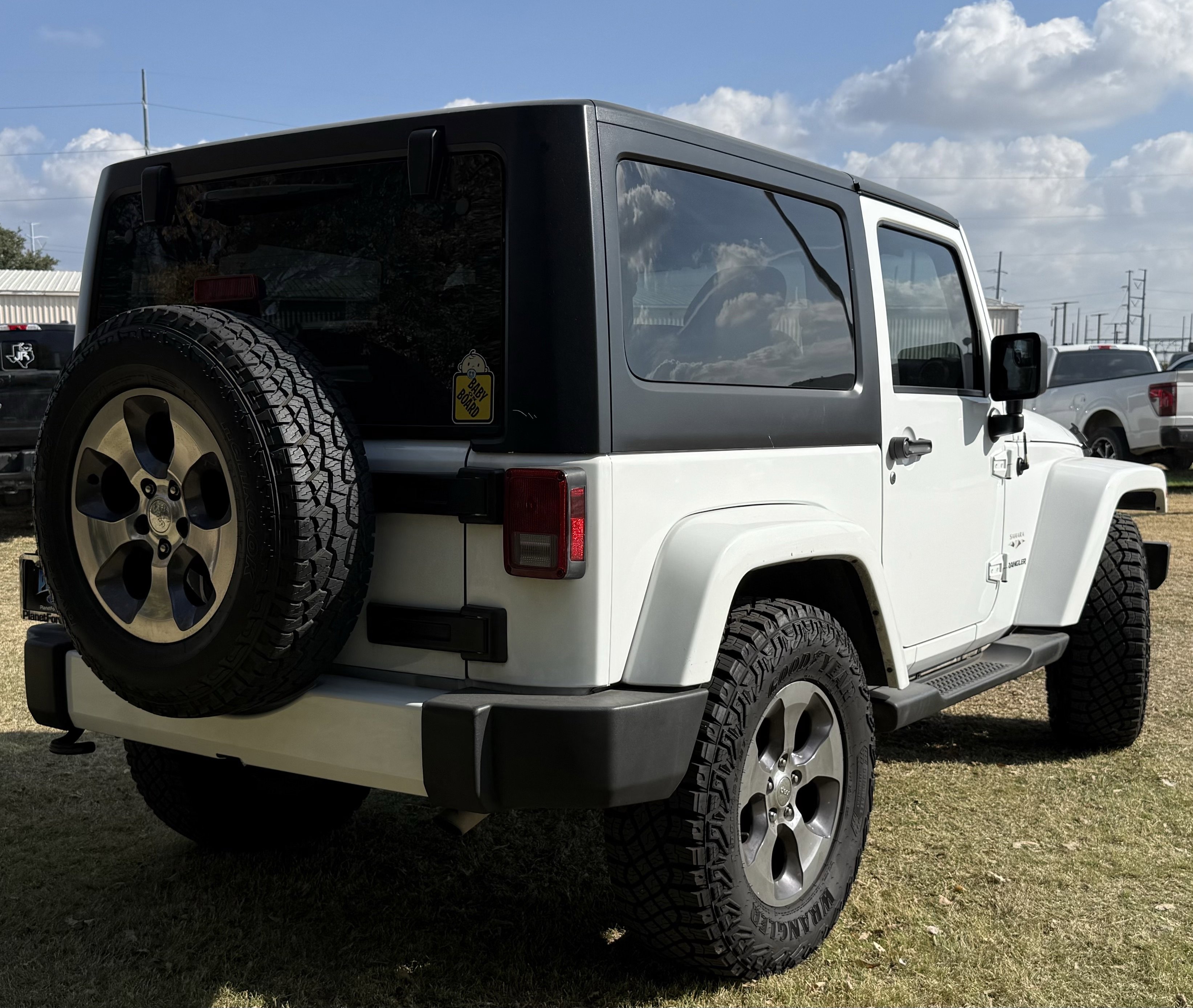 2016 Jeep Wrangler Sahara photo 2