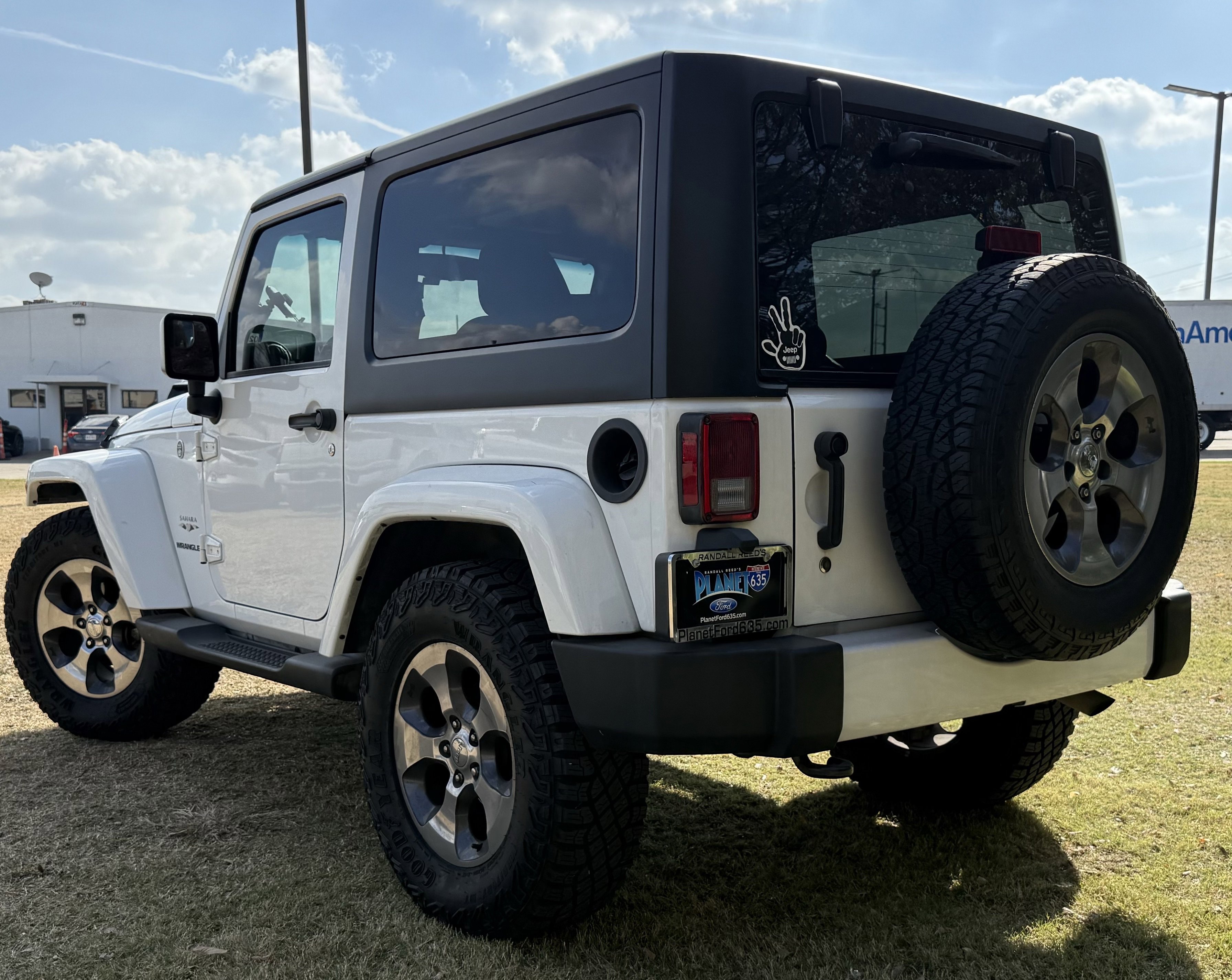 2016 Jeep Wrangler Sahara photo 3