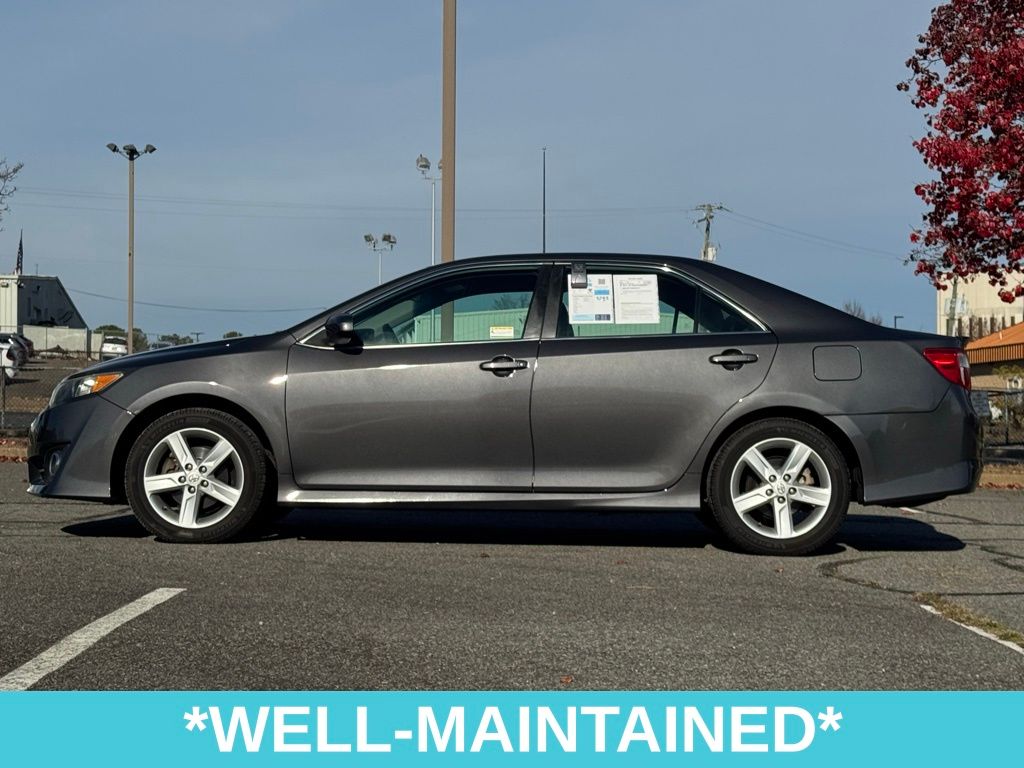 2013 Toyota Camry SE photo 2