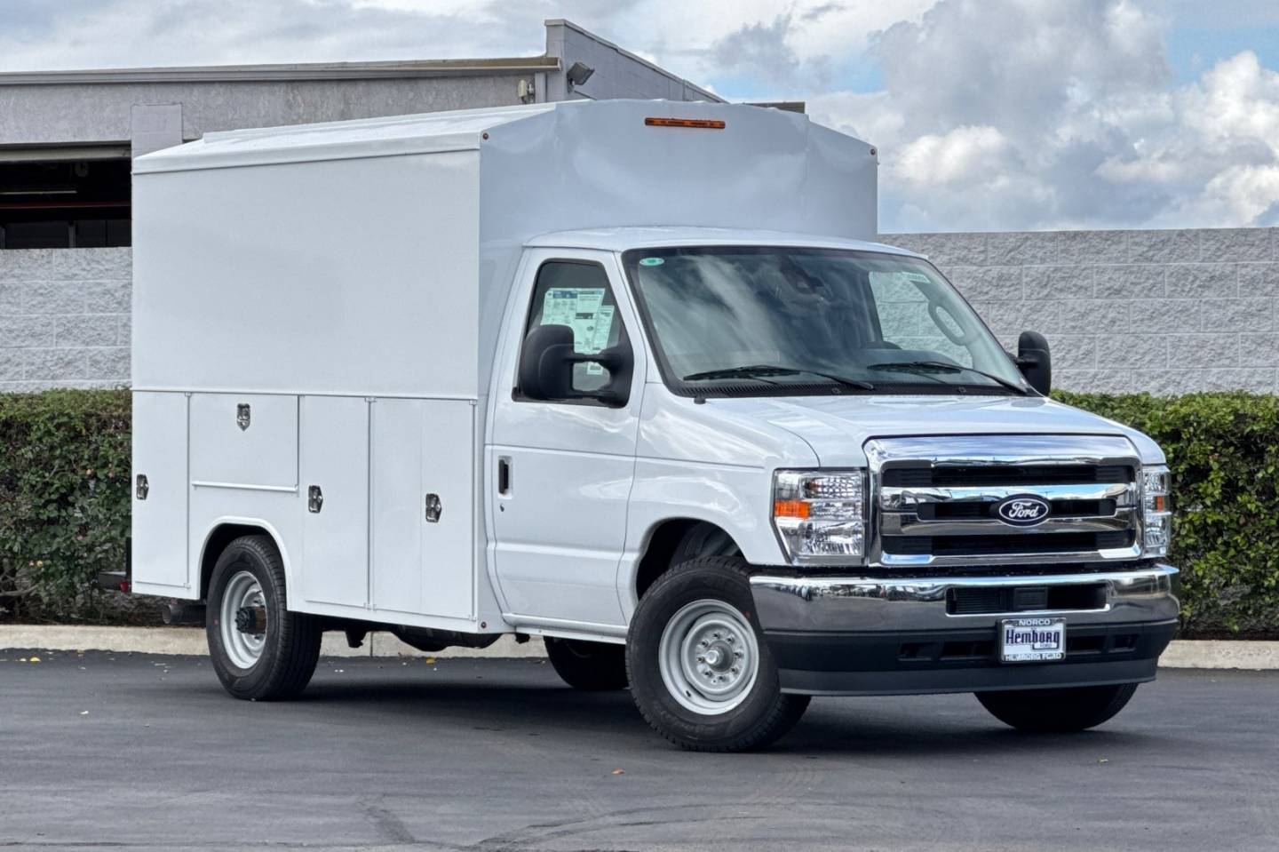 2026 Ford E-Series Cutaway Base's photo