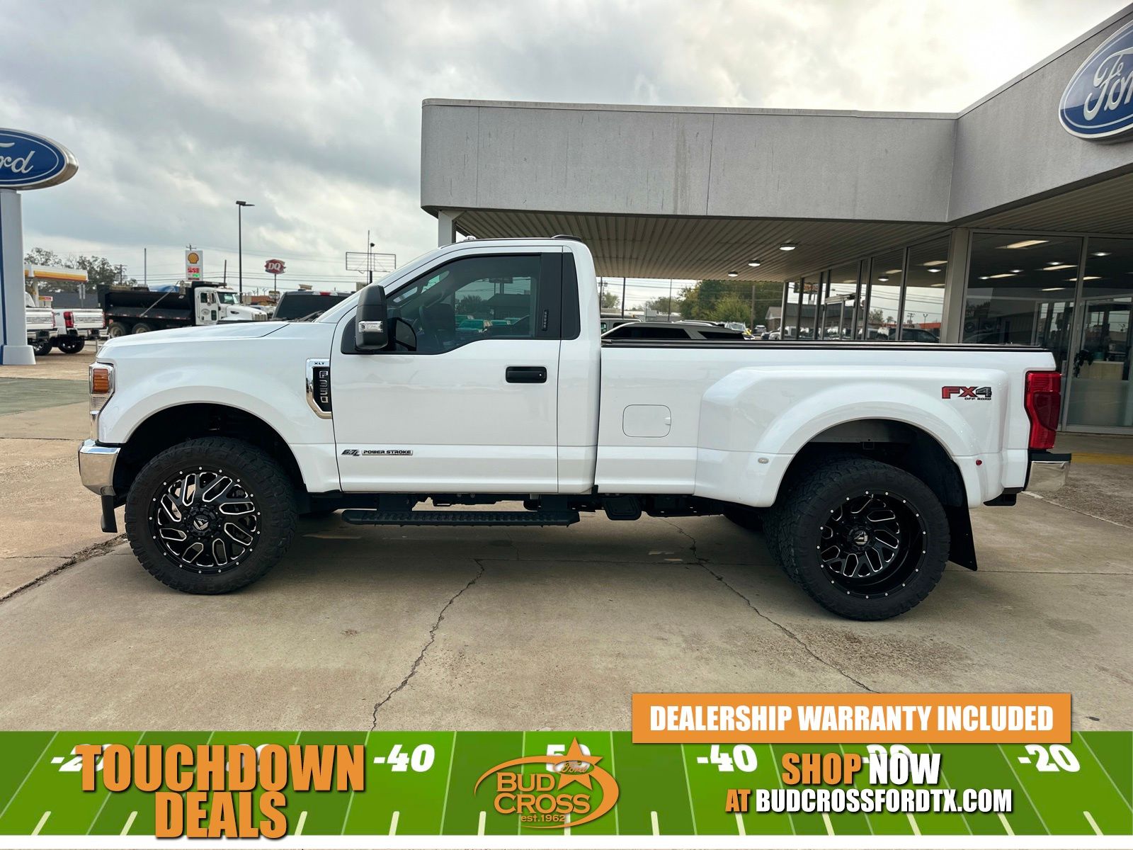 2022 Ford F-350 XLT photo 2