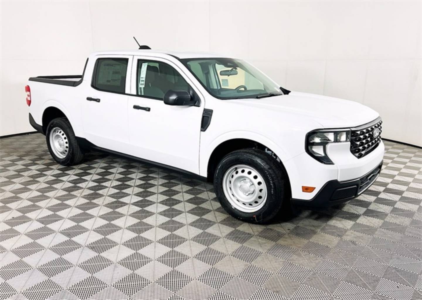 2025 Ford Maverick XL's photo