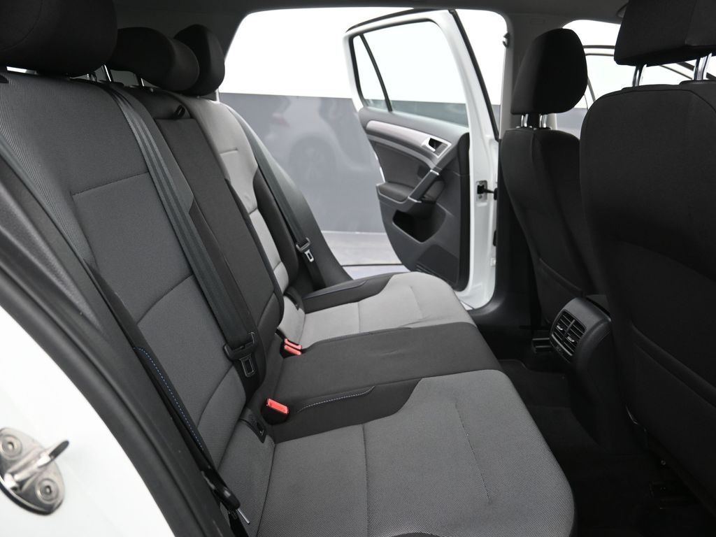 Used 2016 Volkswagen e-Golf e-Golf SE with VIN WVWKP7AU1GW915381 for sale in Houston, TX