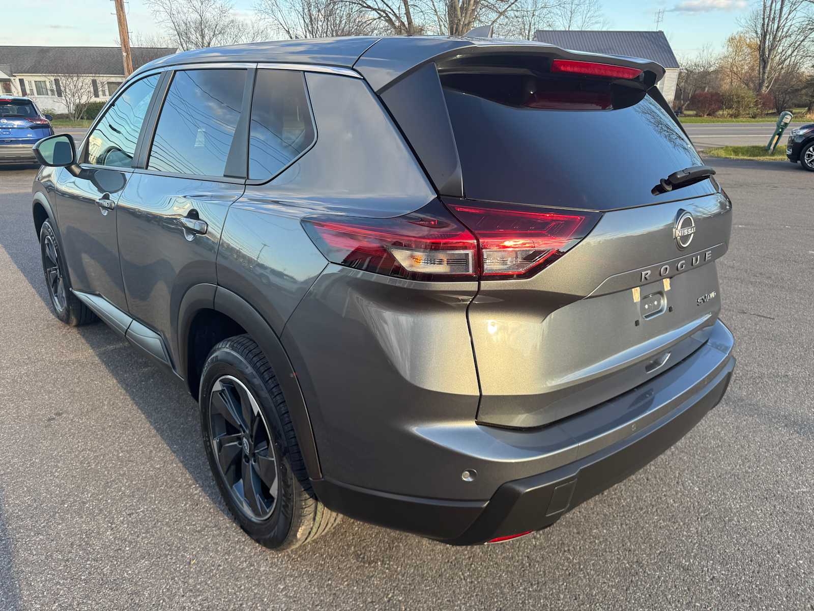 2024 Nissan Rogue SV photo 4