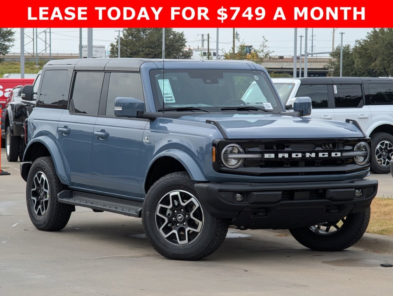 2025 Ford Bronco 4-Door Outer Banks's photo