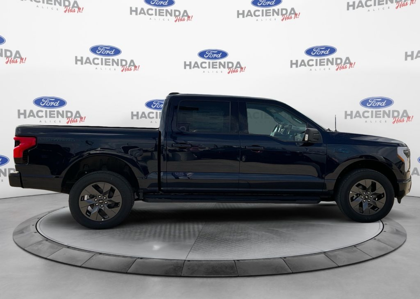 2025 Ford F-150 Lightning Flash - Photo 6