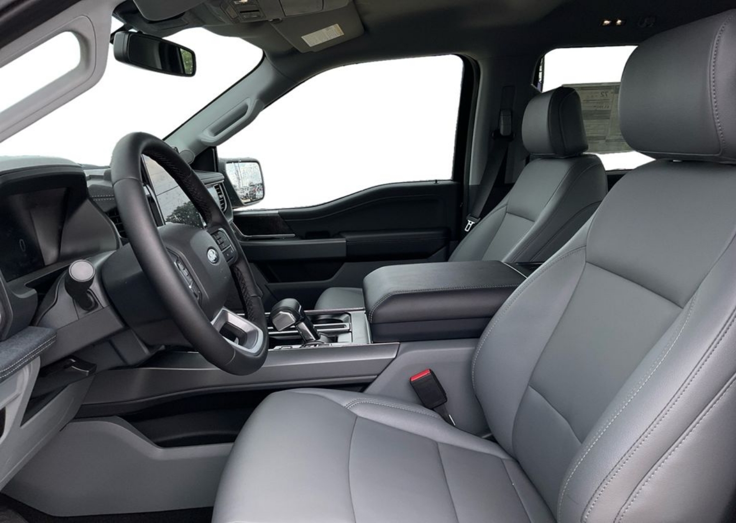 2025 Ford F-150 Lightning Flash - Photo 9