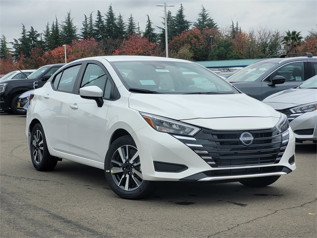 New 2025 Nissan Versa 1.6 SV