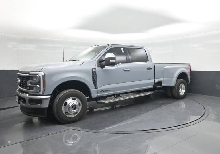 2026 Ford Super Duty F-350 DRW LARIAT