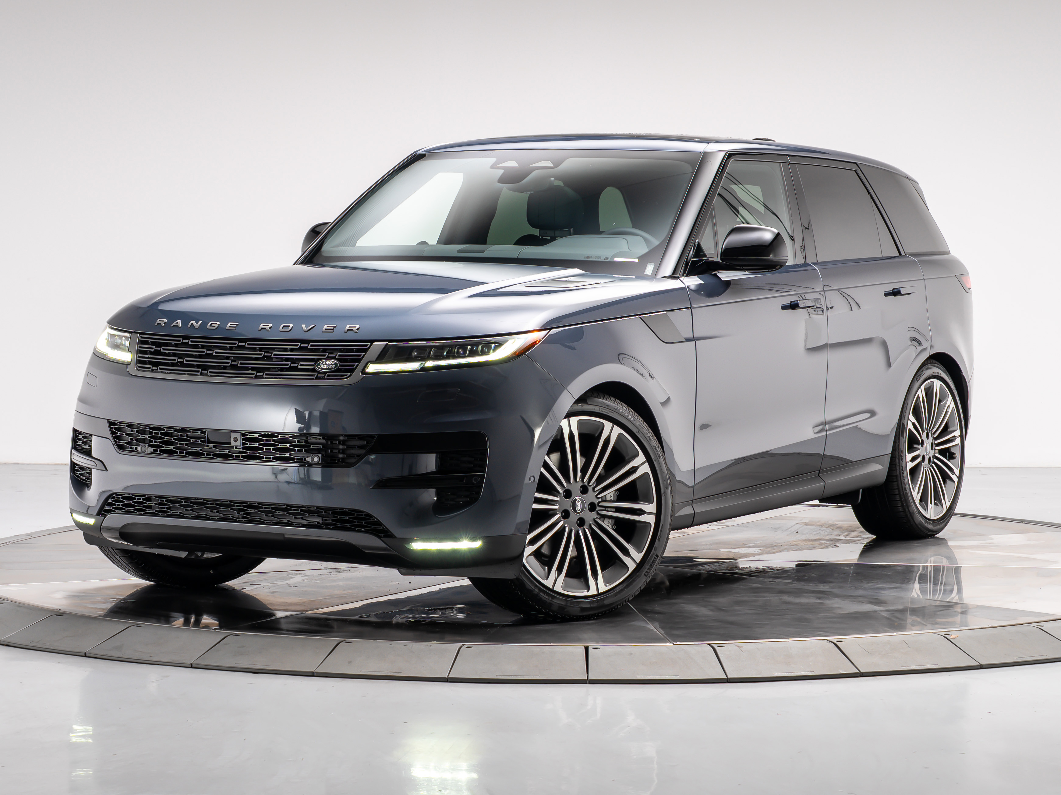 New 2025 Land Rover Range Rover Sport P360 SE