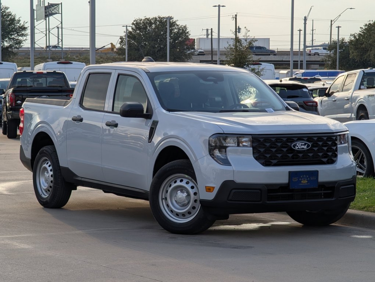 2025 Ford Maverick XL's photo