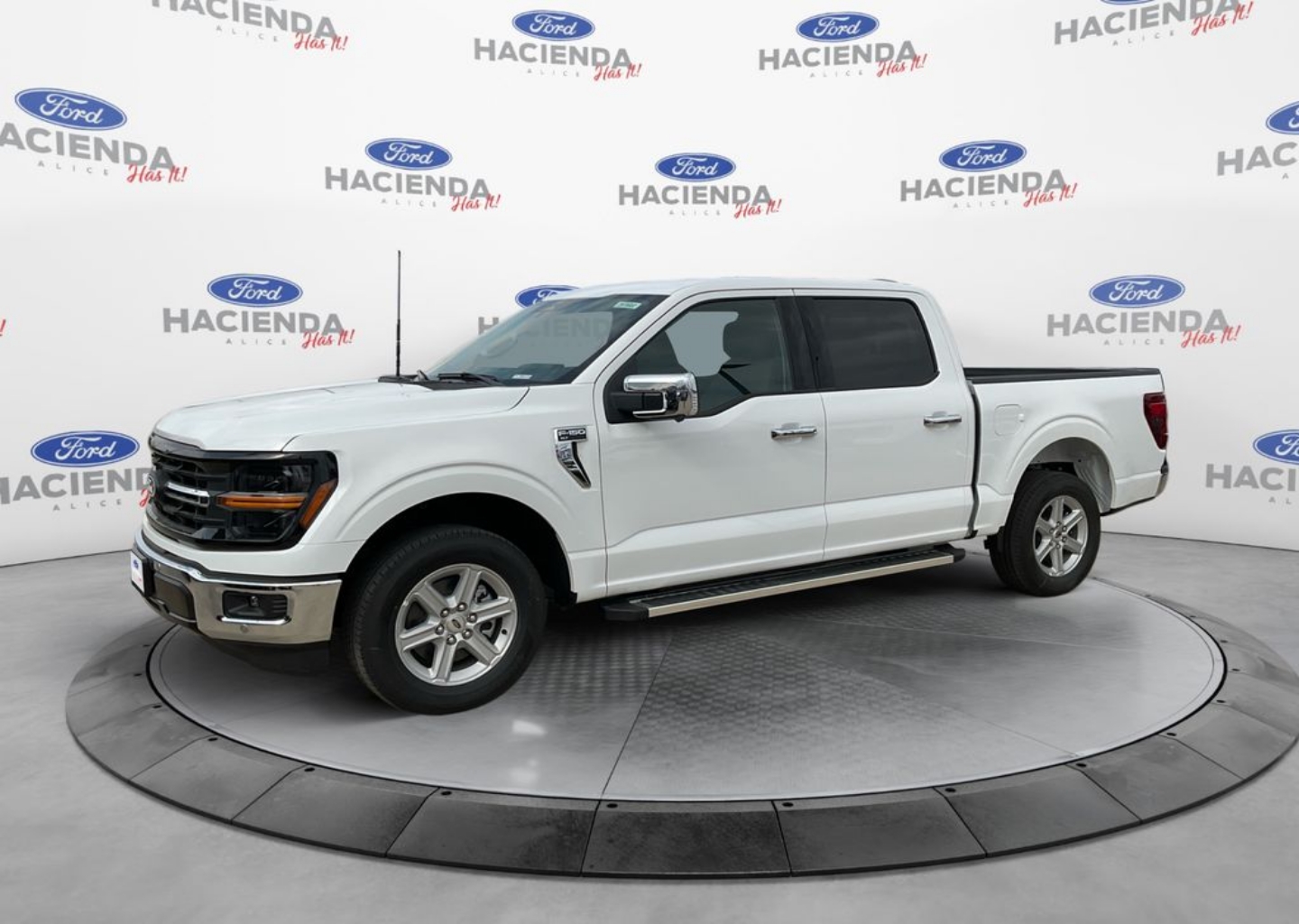 2025 Ford F-150 XLT's photo