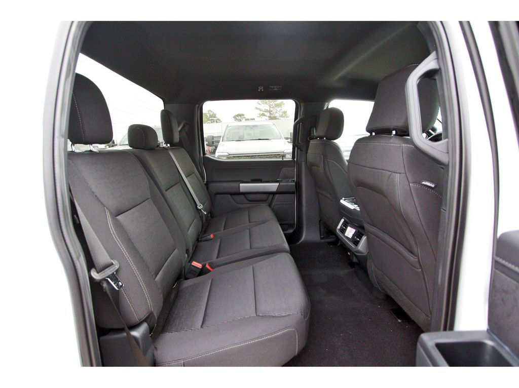 2025 Ford F-150 XLT photo 3