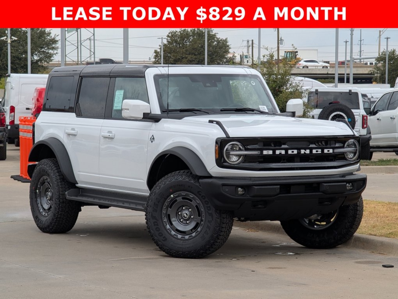 2025 Ford Bronco 4-Door Outer Banks's photo