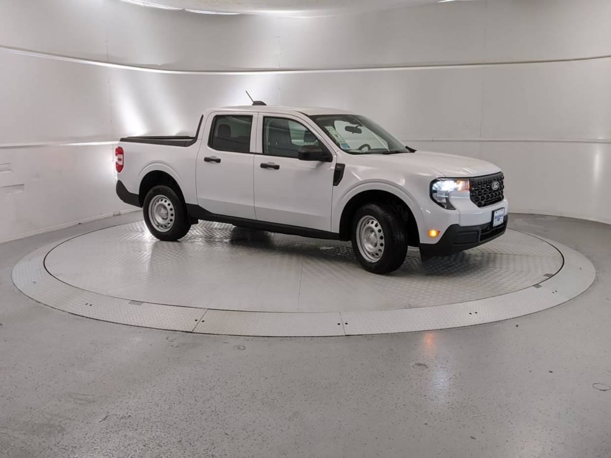 2026 Ford Maverick XL's photo