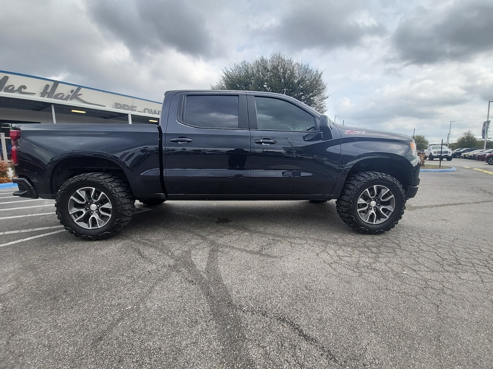 2024 Chevrolet Silverado 1500 Base photo 2