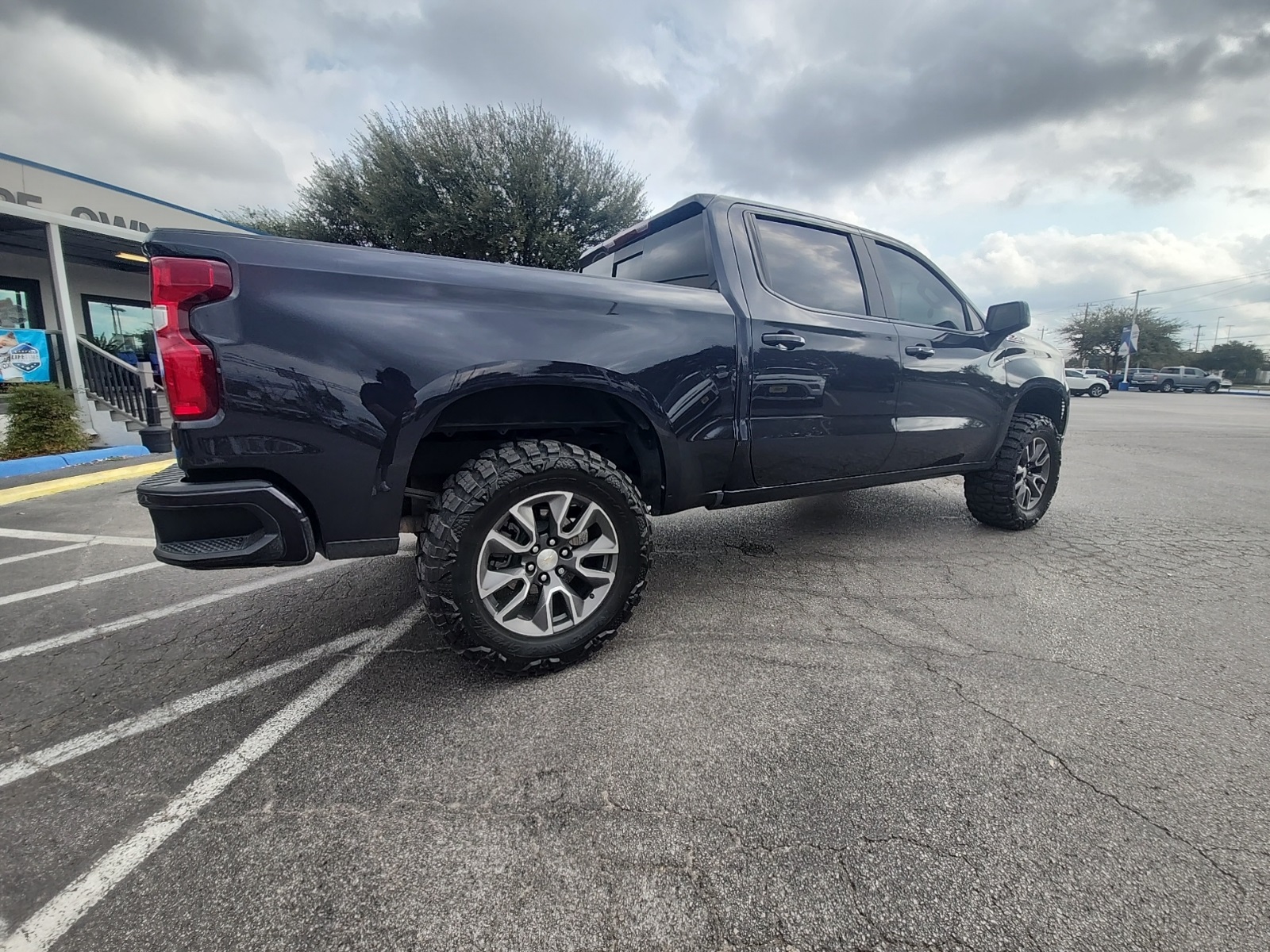 2024 Chevrolet Silverado 1500 Base photo 3