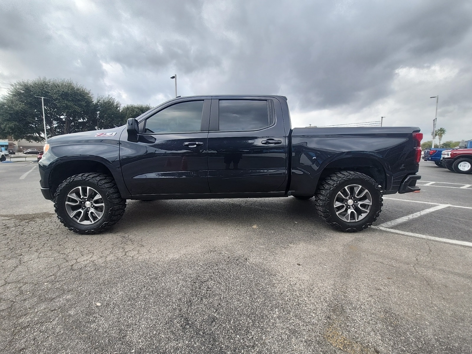2024 Chevrolet Silverado 1500 Base photo 4