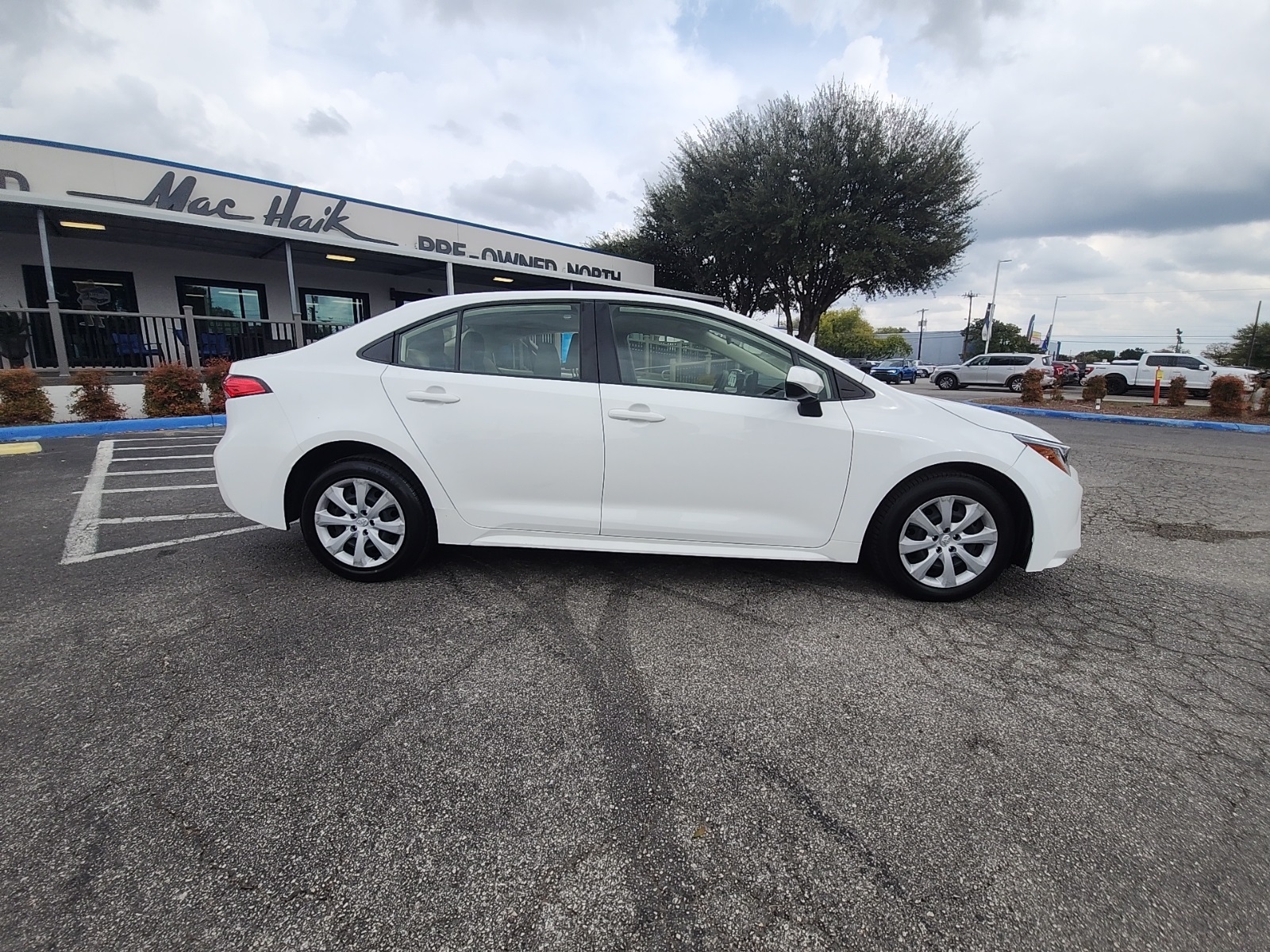 2023 Toyota Corolla SE XLE photo 2