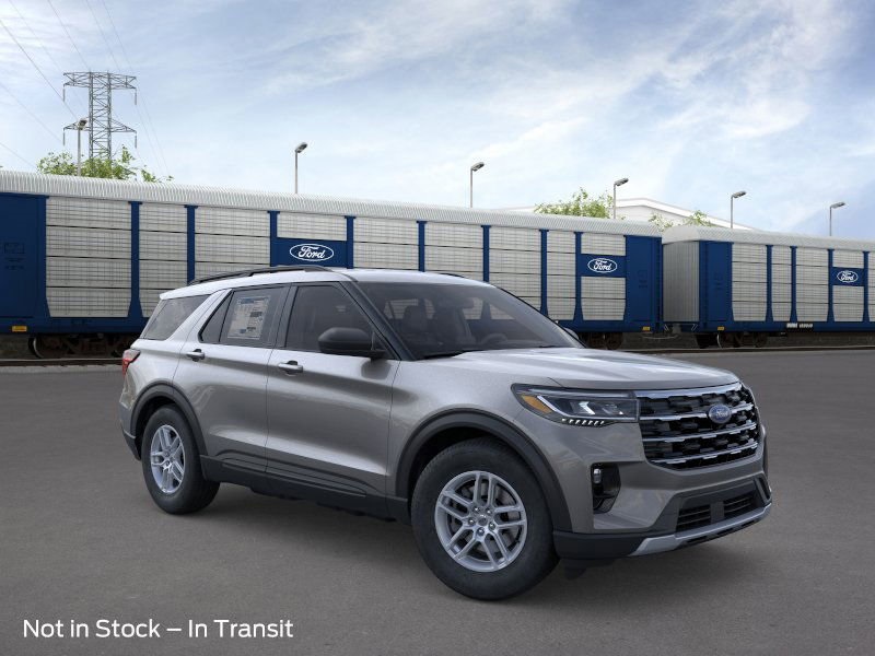 2026 Ford Explorer photo 2