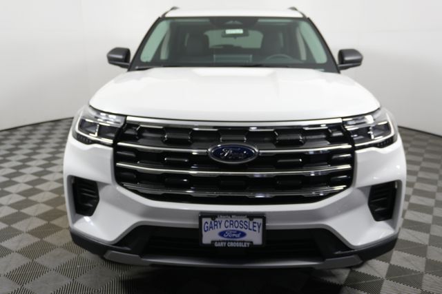2025 Ford Explorer photo 4