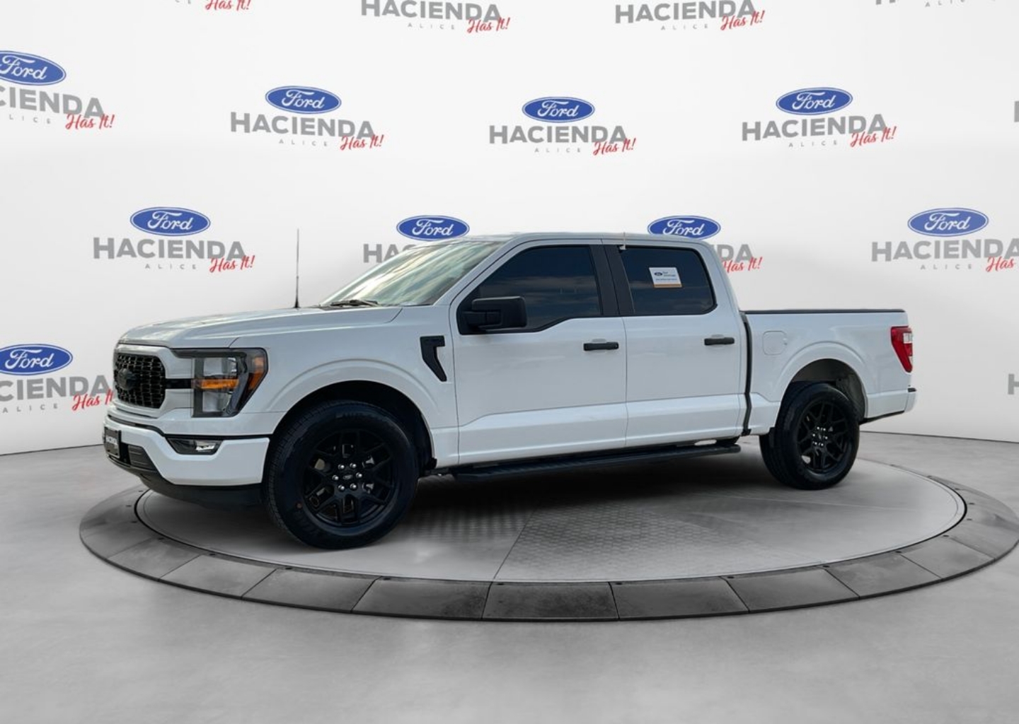 2023 Ford F-150 XL's photo