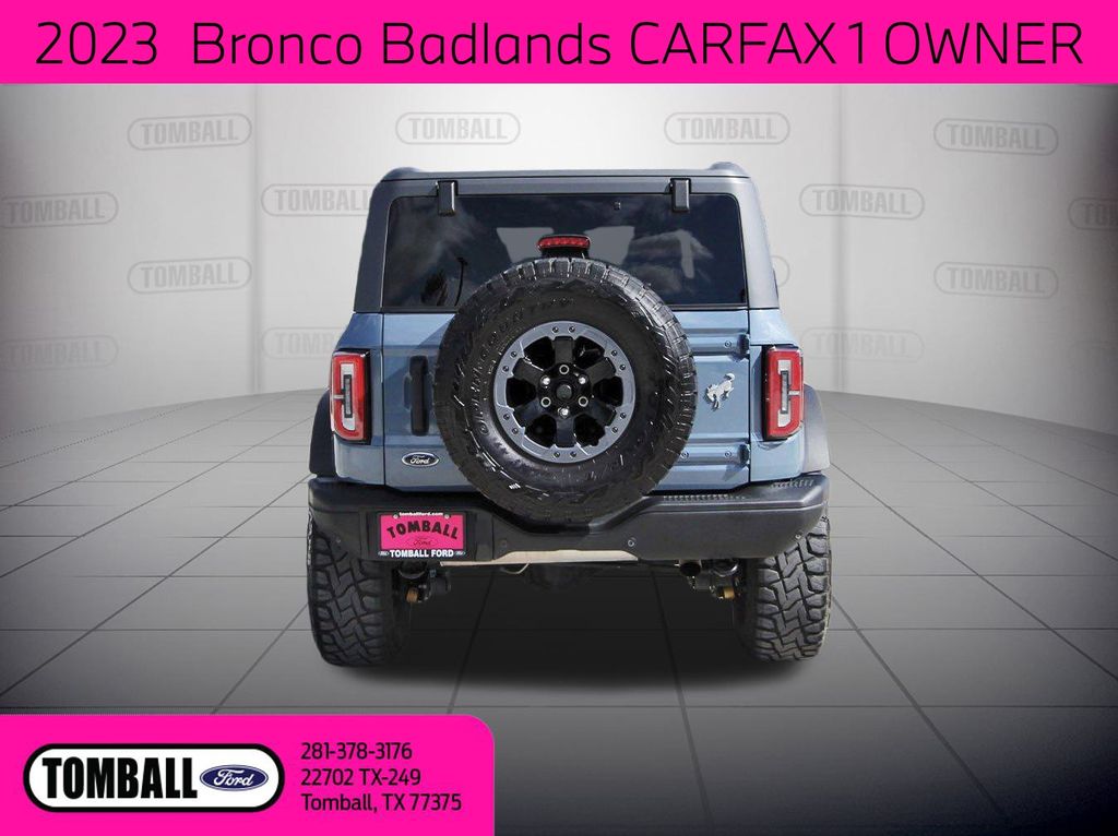 2023 Ford Bronco Badlands photo 2