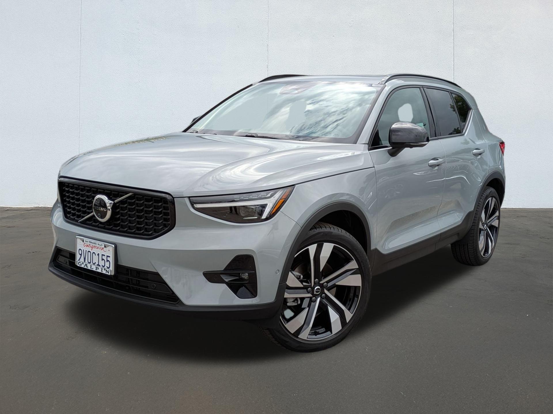 2025 Volvo XC40 AWD Core photo 4