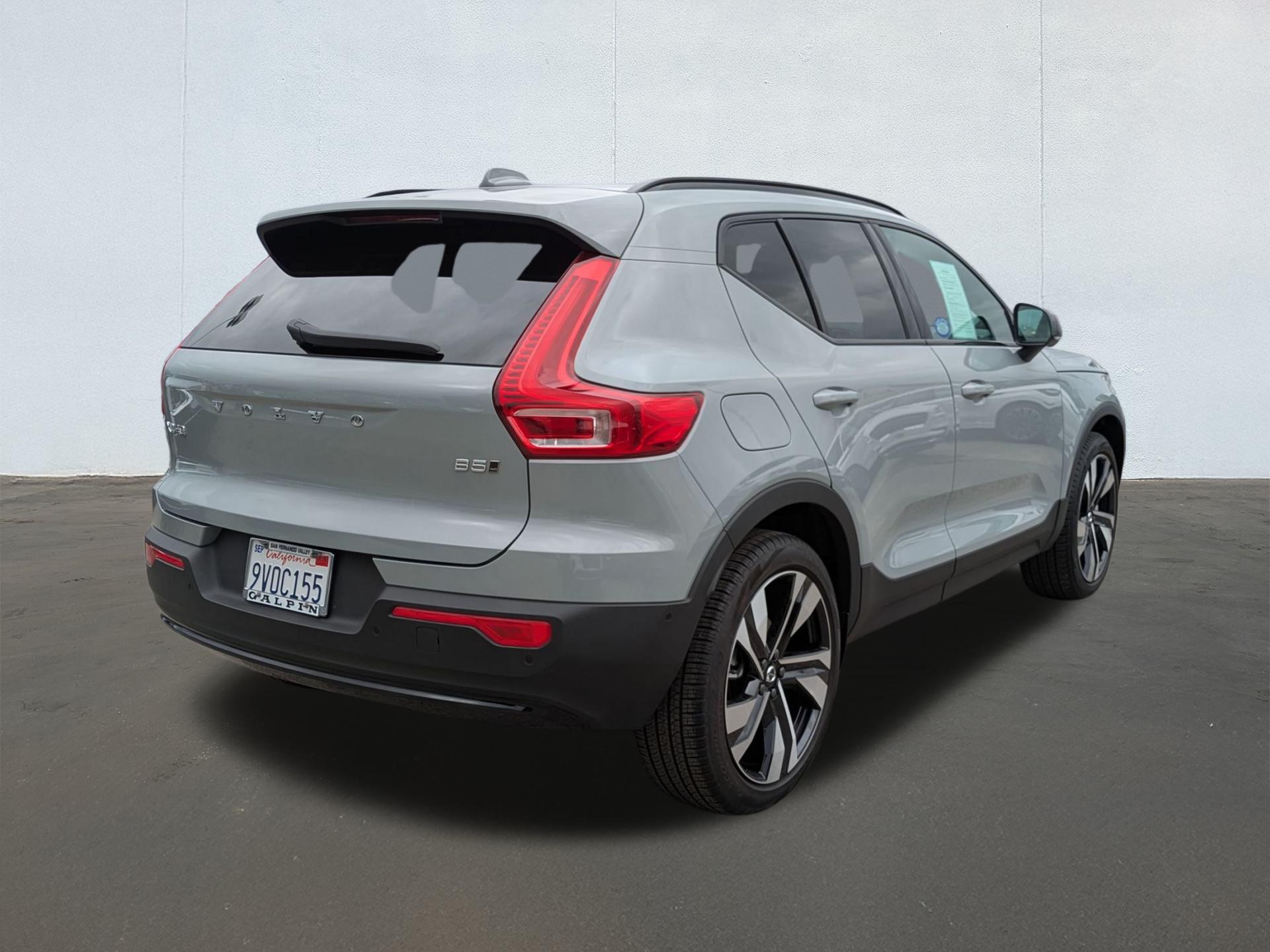 2025 Volvo XC40 photo 4