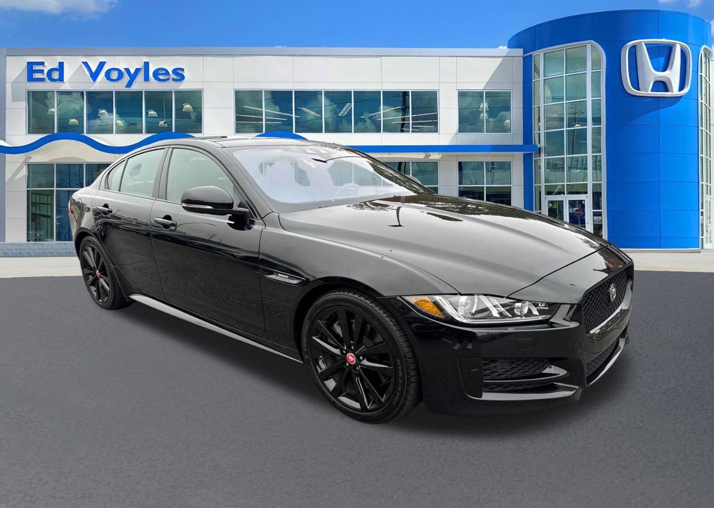 2019 Jaguar XE R-Sport's photo